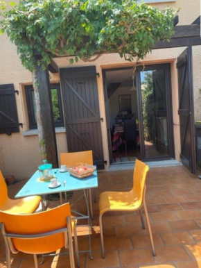 Charmante maisonnette 5ARE44 Charming little house with lovely outdoor